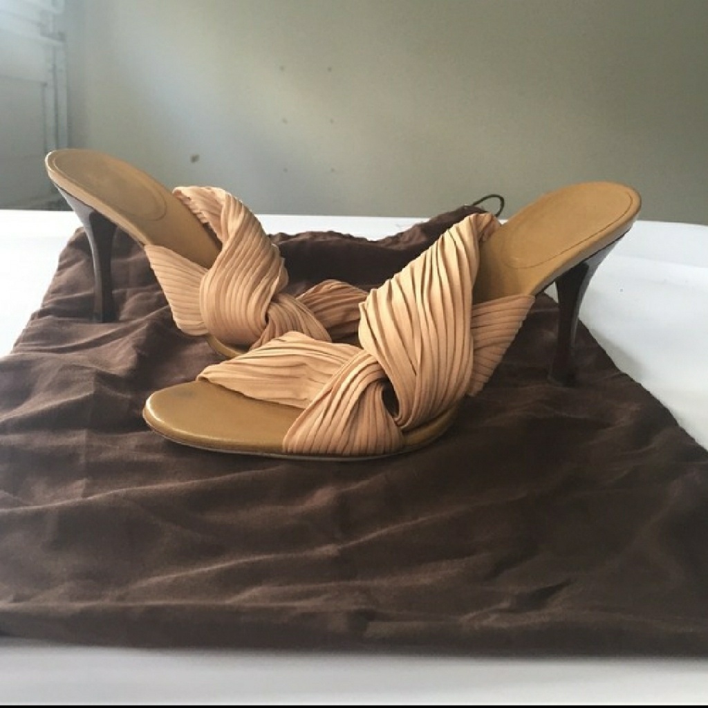 Gucci Beige Knotted Strap Mule Sandals